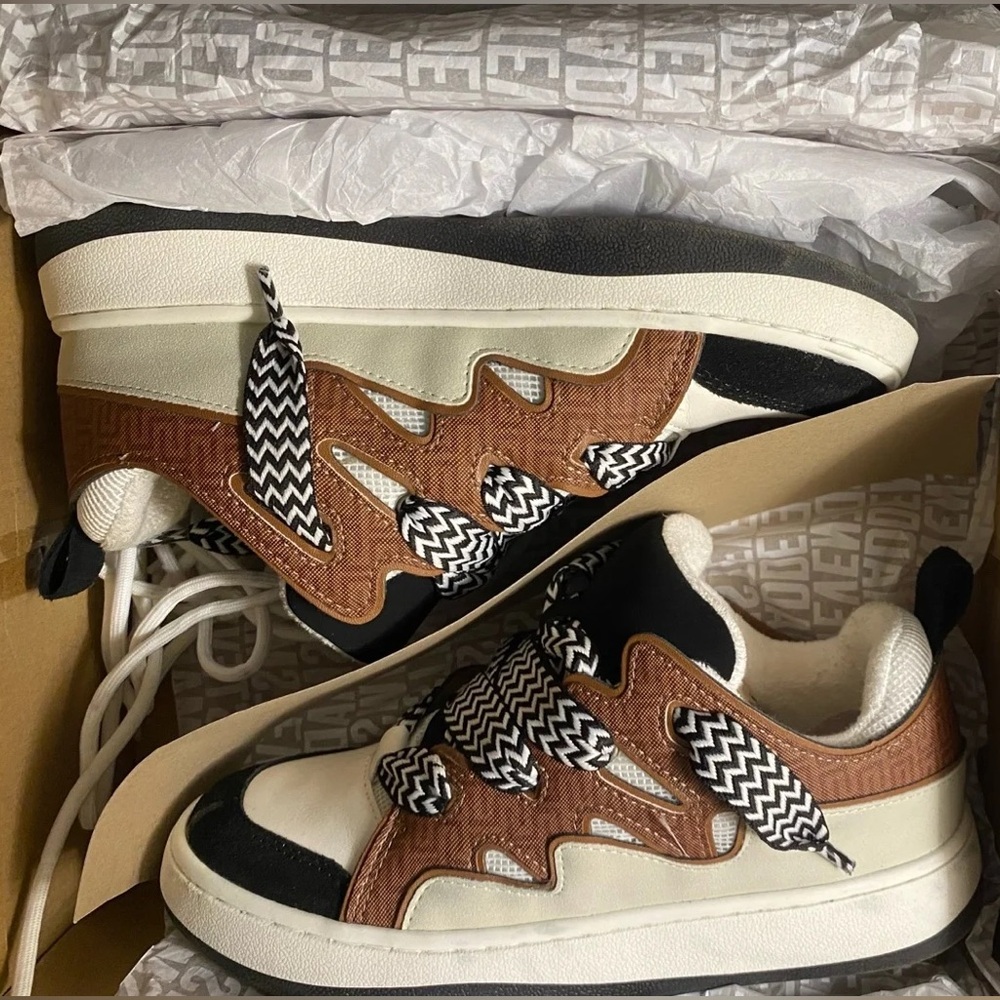 SOLDD New With Box Madden #9 Womens Roaring Brown Multicolor Fashion Sneakers